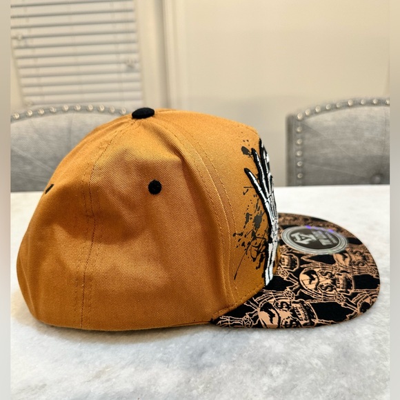 Men’s Brown and Black Skull Top Level Embroidered SnapBack Hat - NWT - Picture 3 of 8